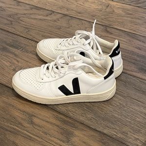 Veja V-10 Sneakers
